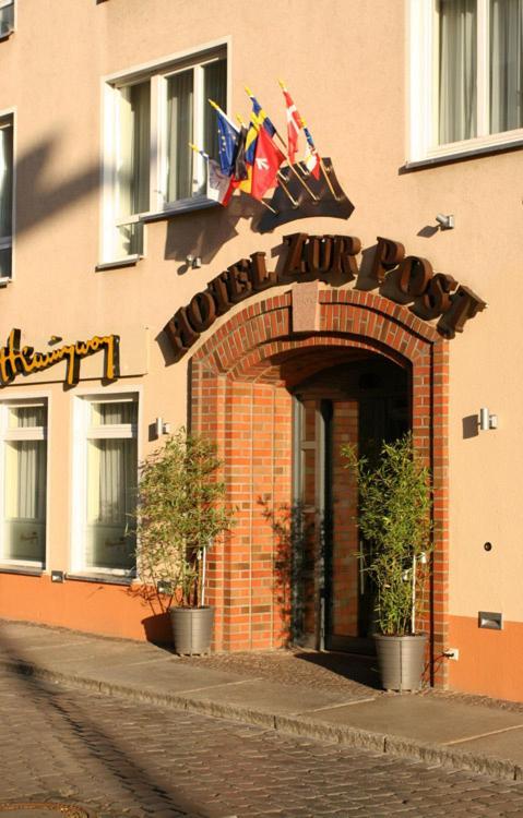 Altstadt Hotel Zur Post Stralsund Buitenkant foto