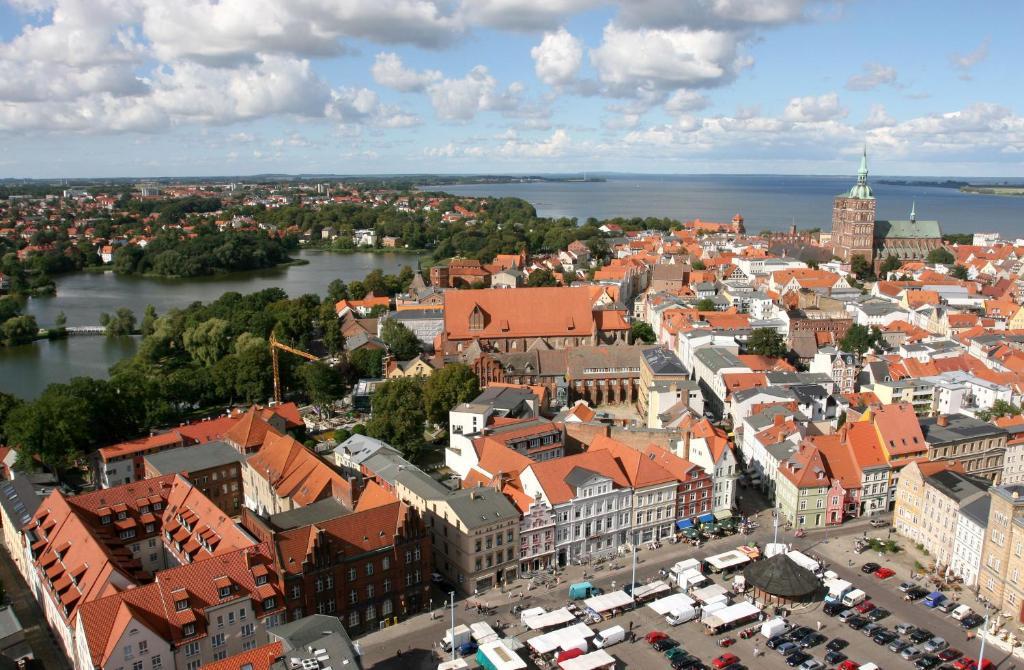 Altstadt Hotel Zur Post Stralsund Buitenkant foto