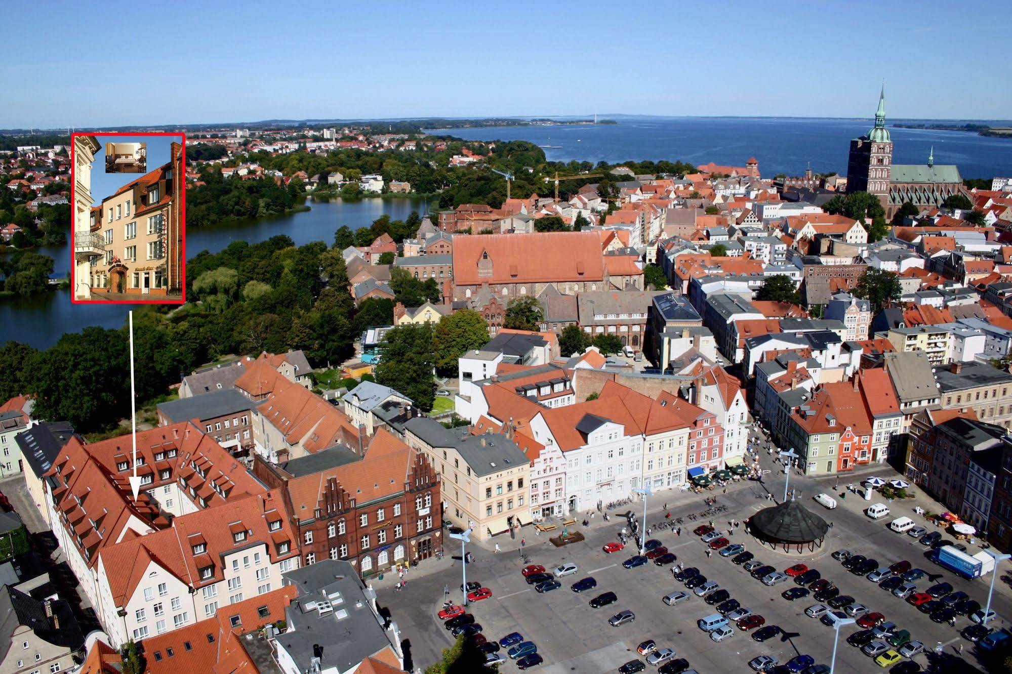 Altstadt Hotel Zur Post Stralsund Buitenkant foto